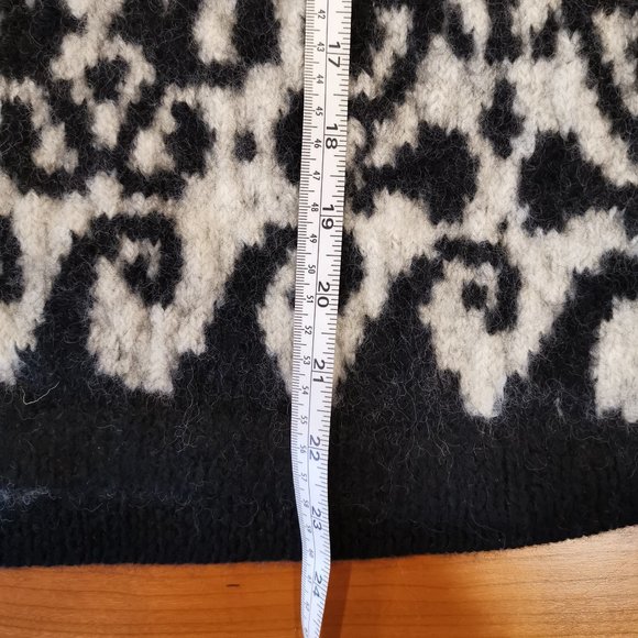 Vintage Hand knit 100% Merinol Wool Sweater (S) - Picture 6 of 7